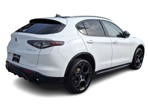 New 2025 Alfa Romeo Stelvio Sprint image 4