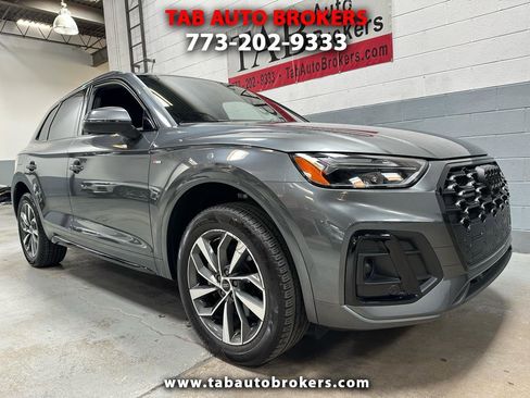 Used 2024 Audi Q5 2.0T Premium w/ Summer of Audi Package AWD/4WD image 1