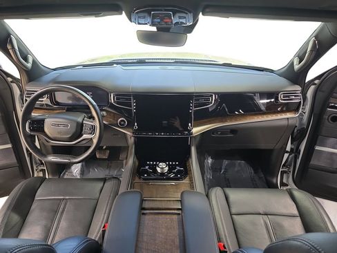 Used 2022 Jeep Grand Wagoneer Series I AWD/4WD image 9