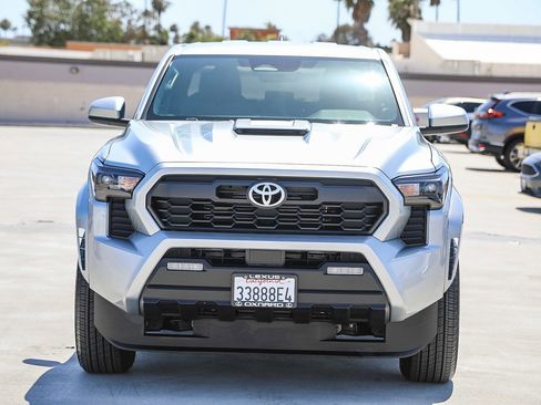 Used 2025 Toyota Tacoma TRD Sport RWD image 2