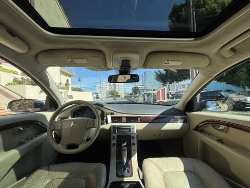 Used 2008 Volvo V70 FWD image 27