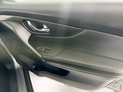 Used 2019 Nissan Rogue SV AWD/4WD image 31