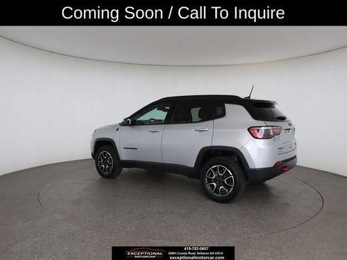 Used 2025 Jeep Compass Trailhawk AWD/4WD image 13
