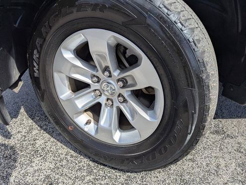 Used 2024 RAM 1500 Laramie image 30