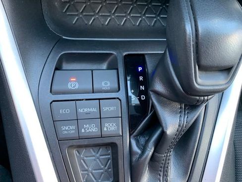 Used 2019 Toyota RAV4 LE w/ Carpet Mat Package image 23