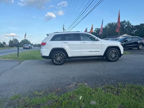 Used 2018 Jeep Grand Cherokee Limited image 13