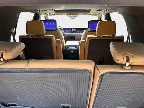 New 2026 Cadillac Escalade Luxury w/ LPO, Radiant Package AWD/4WD image 5