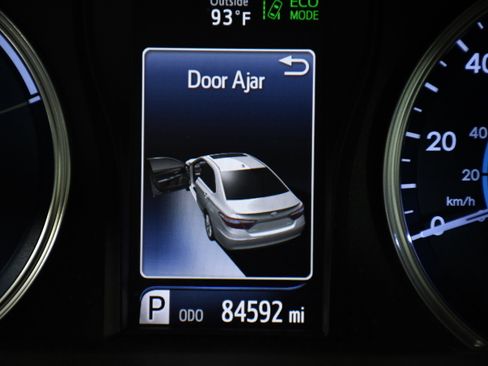 Used 2017 Toyota Camry XLE image 14