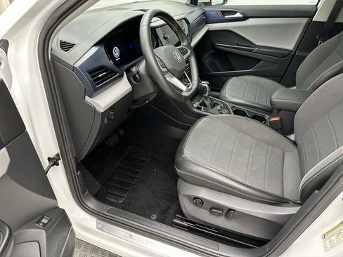Used 2023 Volkswagen Taos SE w/ Panoramic Sunroof Package image 12