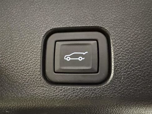 Used 2024 Chevrolet Traverse LT w/ Enhanced Driving Package AWD/4WD image 13