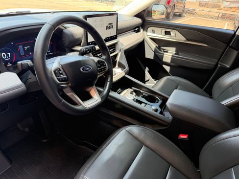 Certified 2025 Ford Explorer Active w/ Active Comfort Package RWD image 11