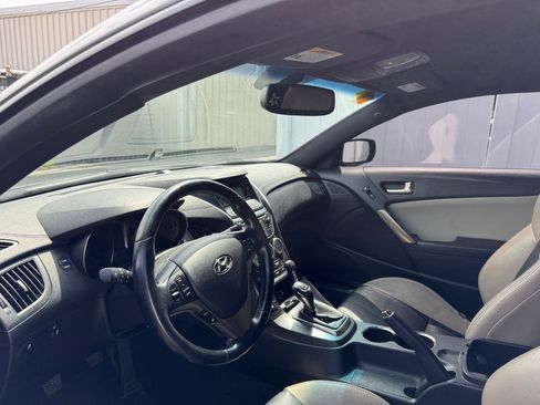 Used 2015 Hyundai Genesis 3.8 RWD image 4