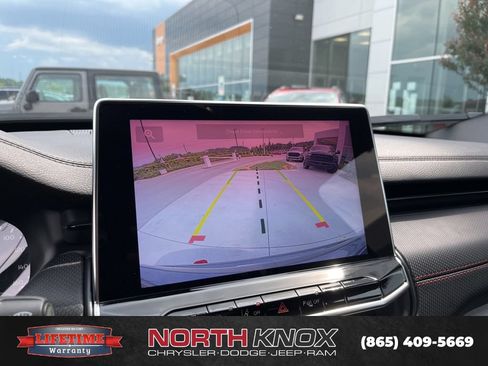 Used 2024 Jeep Compass Trailhawk AWD/4WD image 11