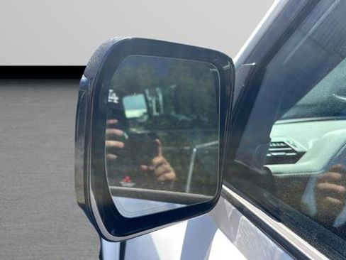 Used 2024 Land Rover Defender 130 X-Dynamic SE image 31