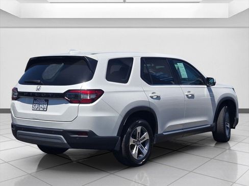 Certified 2023 Honda Pilot EX-L image 5