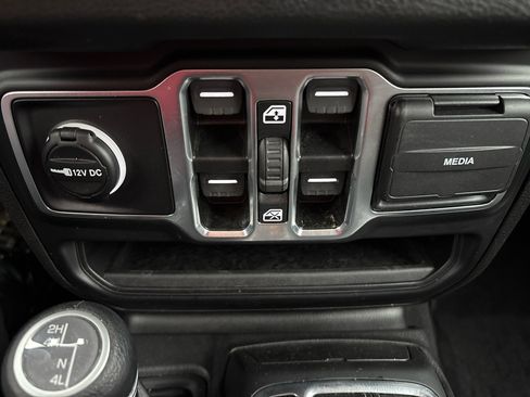 Used 2025 Jeep Wrangler Unlimited Sport image 15