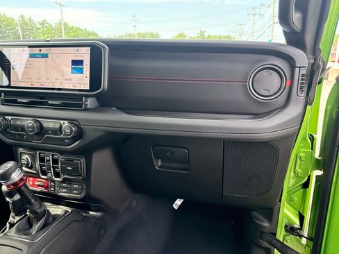 New 2026 Jeep Wrangler Unlimited Rubicon AWD/4WD image 27
