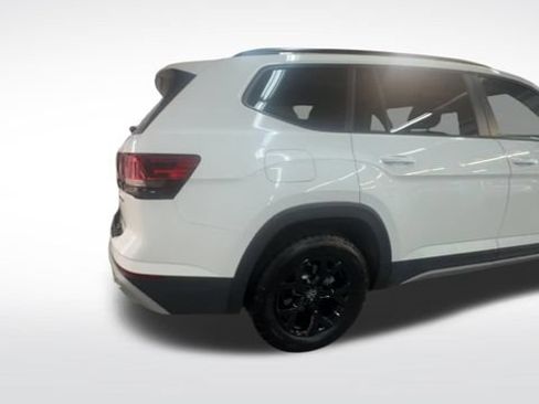 Used 2025 Volkswagen Atlas Peak Edition SE AWD/4WD image 9