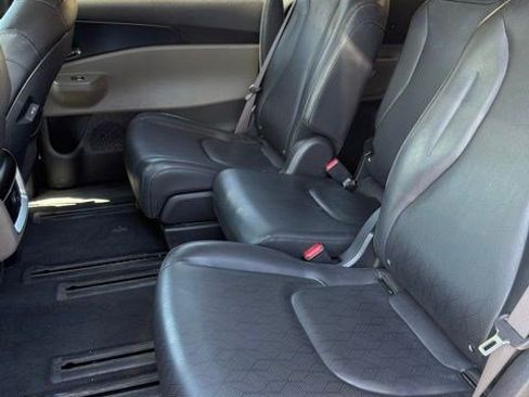Used 2025 Kia Carnival FWD image 9