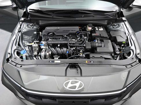 New 2026 Hyundai Elantra SE FWD image 23