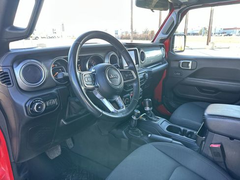 Used 2019 Jeep Wrangler Unlimited Sahara w/ Safety Group image 10