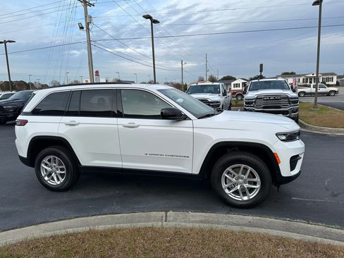 New 2025 Jeep Grand Cherokee Laredo X w/ Luxury Tech Group I image 4