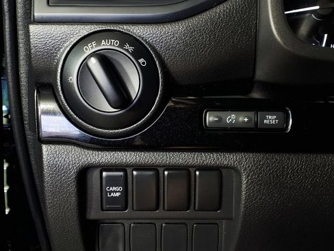 Used 2023 Nissan Titan SV RWD image 24
