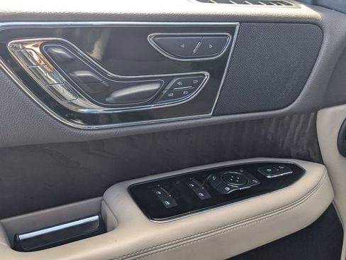 Used 2022 Lincoln Navigator Reserve image 10