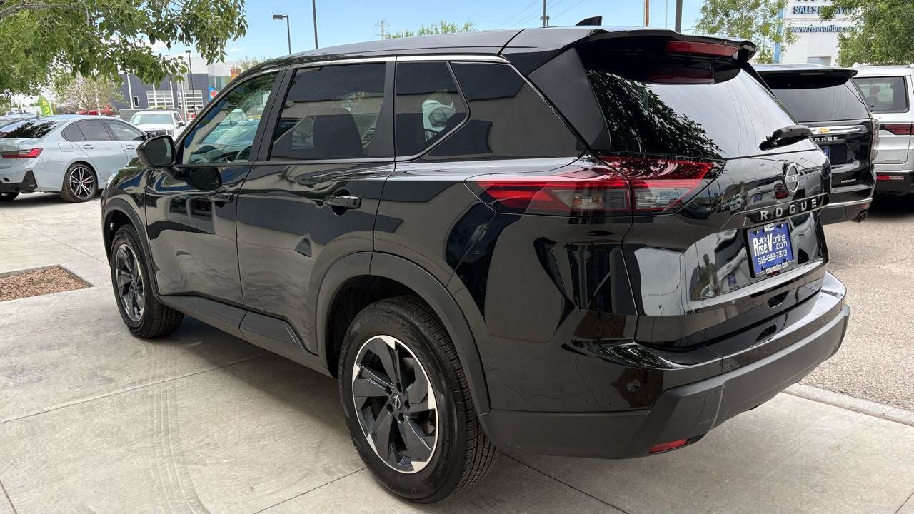 Used 2025 Nissan Rogue SV FWD image 12