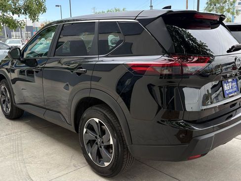 Used 2025 Nissan Rogue SV FWD image 12
