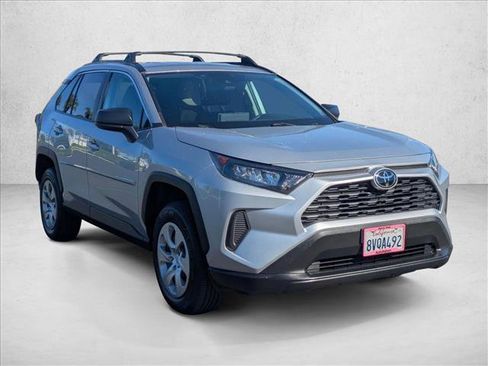 Used 2021 Toyota RAV4 LE image 3