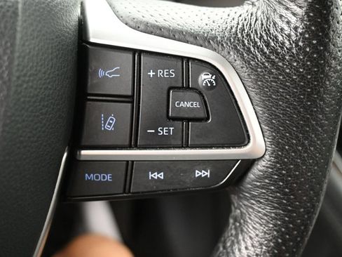Used 2022 Toyota Sienna XLE FWD image 17