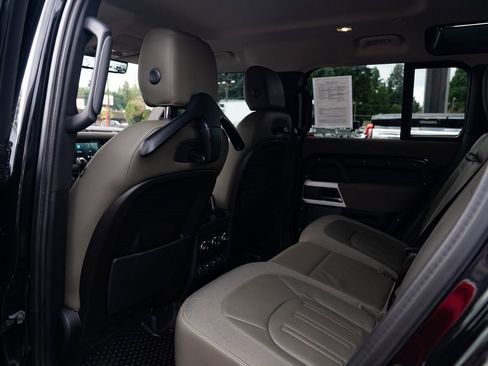 Used 2020 Land Rover Defender 110 SE image 23
