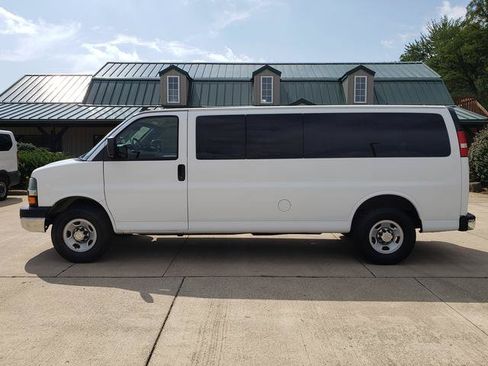 Used 2016 Chevrolet Express 3500 LT w/ LT Preferred Equipment Group RWD image 2