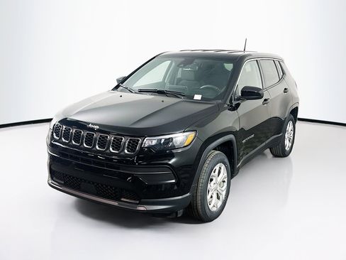 Used 2024 Jeep Compass Sport image 3