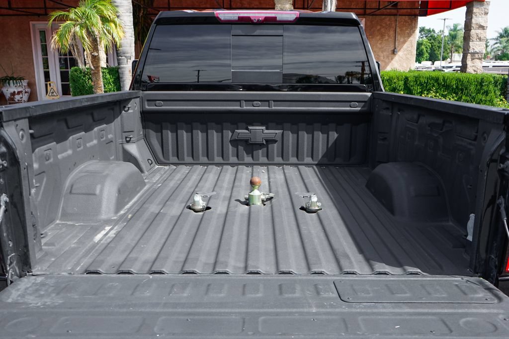 Used 2024 Chevrolet Silverado 2500 LTZ w/ LTZ Premium Package AWD/4WD image 8