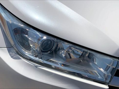 Used 2019 Toyota Highlander XLE FWD image 35