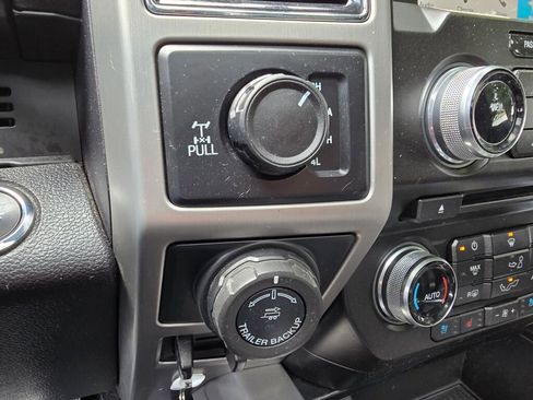 Used 2018 Ford F150 Platinum w/ Equipment Group 701A Luxury image 31