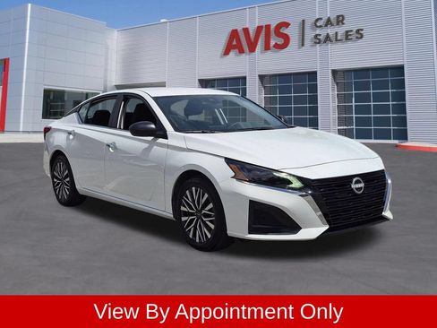 Used 2025 Nissan Altima 2.5 SV FWD image 3