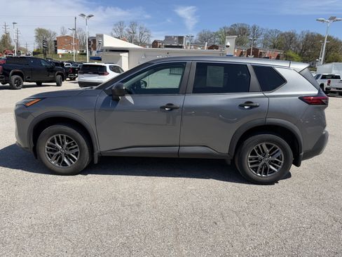 Used 2023 Nissan Rogue S image 4