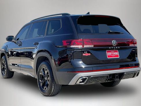 Used 2025 Volkswagen Atlas Peak Edition SE AWD/4WD image 4