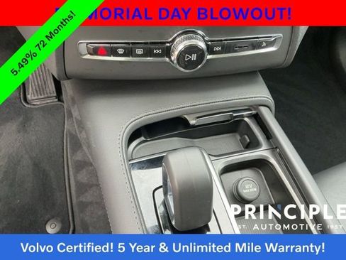 Certified 2025 Volvo XC90 B5 Core AWD/4WD image 22