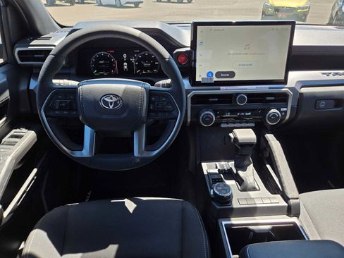 Certified 2025 Toyota Tacoma TRD Off-Road AWD/4WD image 22