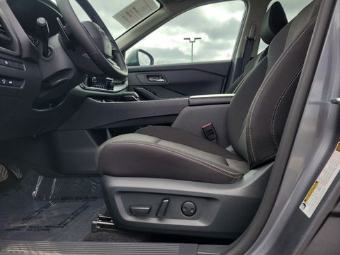 Used 2025 Nissan Rogue SV image 16