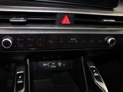 Used 2024 Kia Sorento S image 32