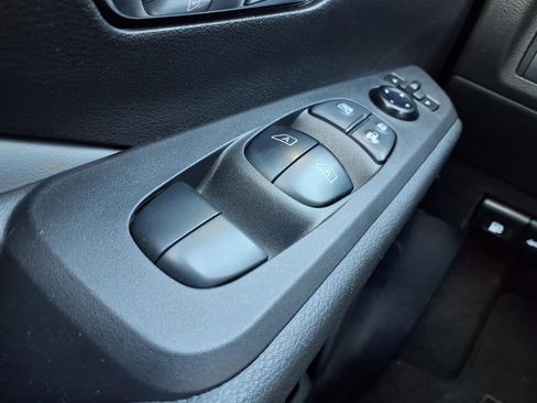 Used 2023 Nissan Kicks SR w/ SR Premium Package FWD image 19