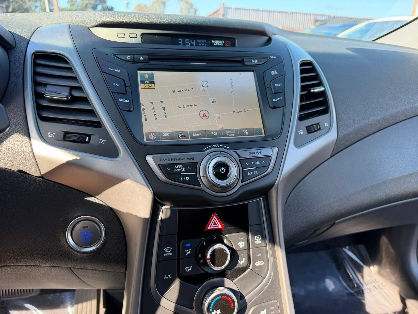 Used 2014 Hyundai Elantra w/ Option Group 2 FWD image 17