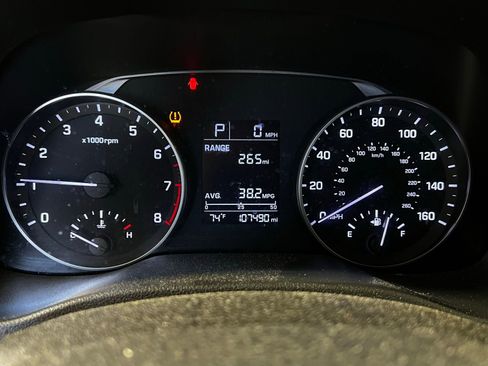 Used 2017 Hyundai Elantra SE image 11