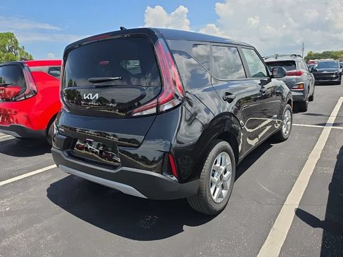 Certified 2025 Kia Soul LX w/ LX Technology Package FWD image 14