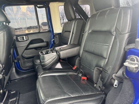 Used 2018 Jeep Wrangler Unlimited Sahara image 26